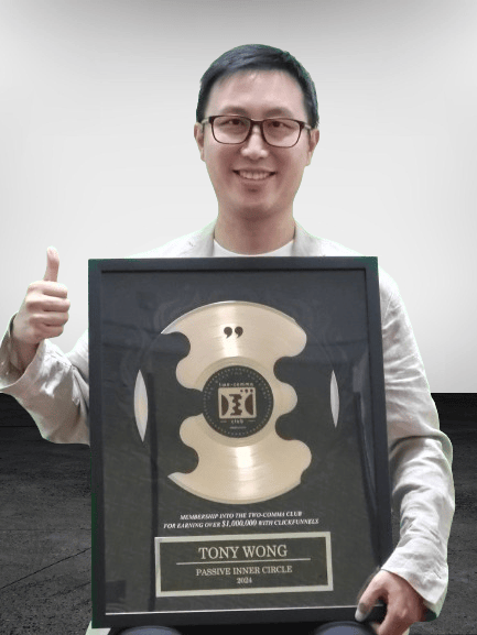 Tony Wong, founder of Winvestor, holding ClickFunnels Two Comma Club award